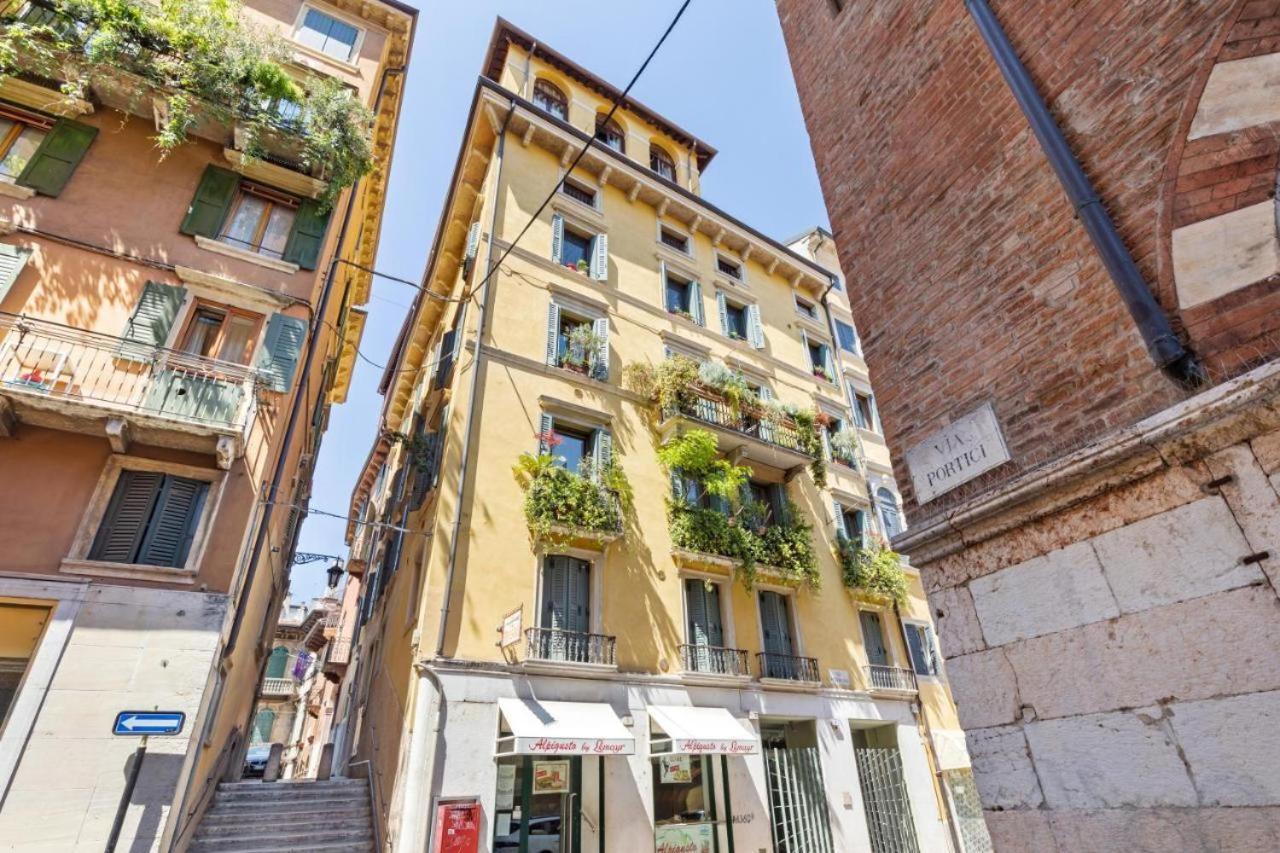 Verona Centro Piazza Erbe Exterior foto